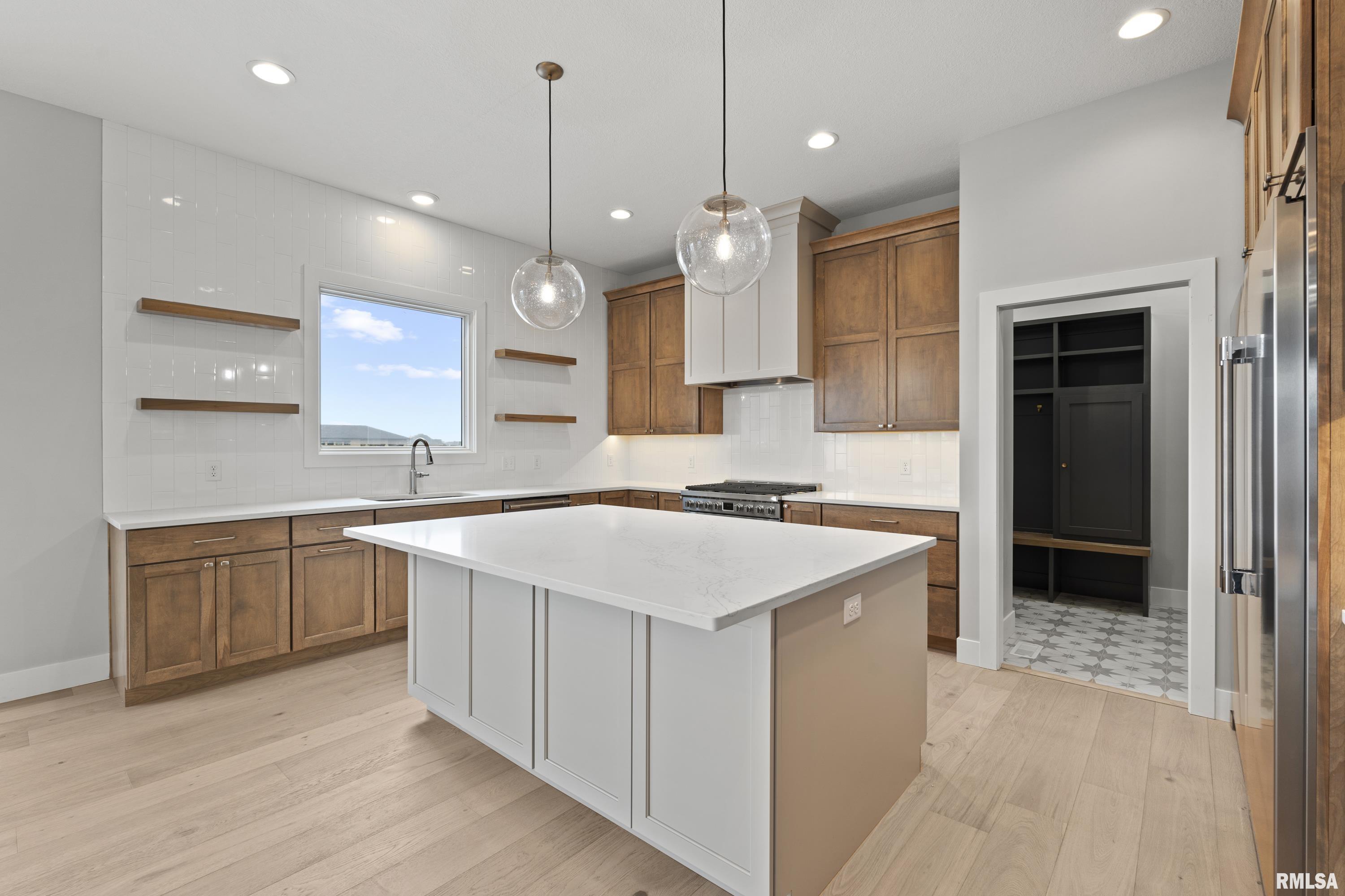 6578 Cardinal Road Bettendorf, IA 52722 - Photo 16 of 45 Gallery Image 16