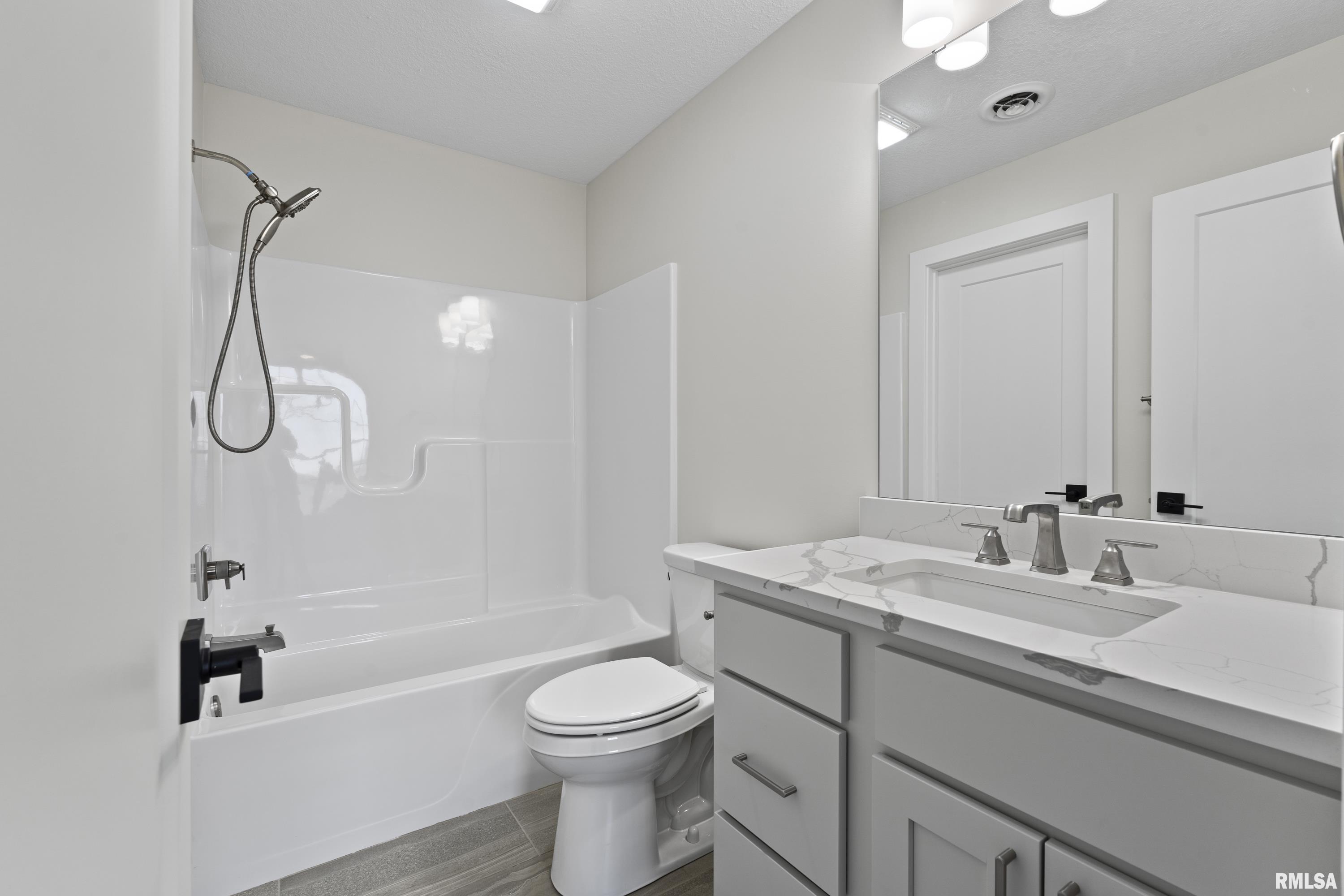 6578 Cardinal Road Bettendorf, IA 52722 - Photo 38 of 45 Gallery Image 38