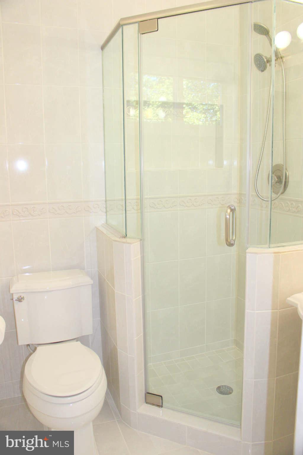 5003 Rhoades Place Alexandria, VA 22304 - Photo 17 of 30 Bath (Master)