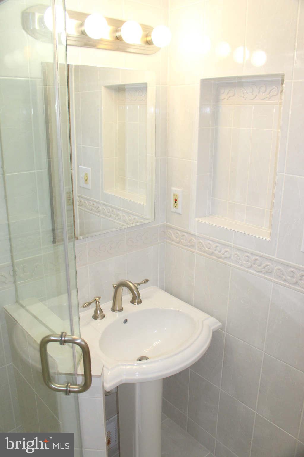 5003 Rhoades Place Alexandria, VA 22304 - Photo 18 of 30 Bath