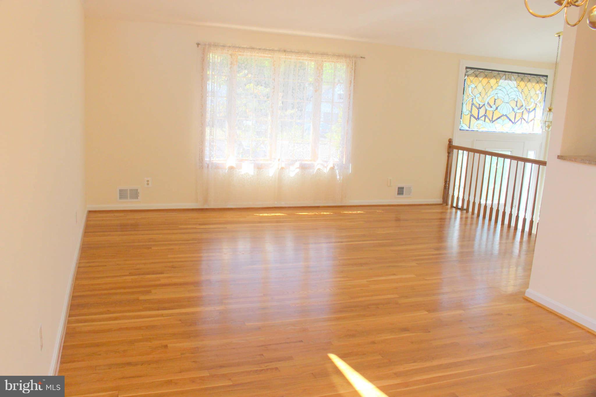 5003 Rhoades Place Alexandria, VA 22304 - Photo 3 of 30 Living Room
