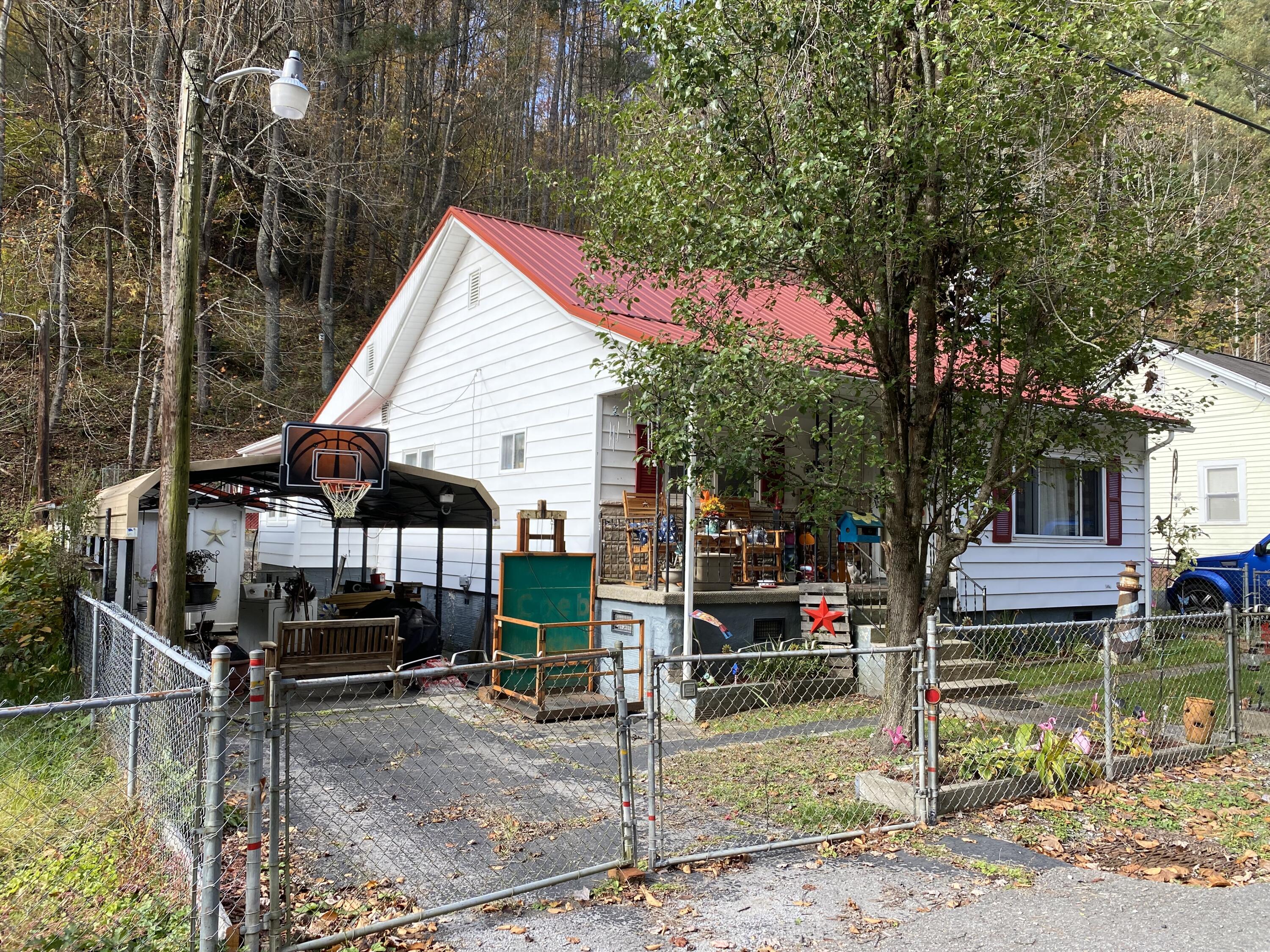 1828 Derby Road Appalachia, VA 24216 - Photo 3 of 25 IMG_2077