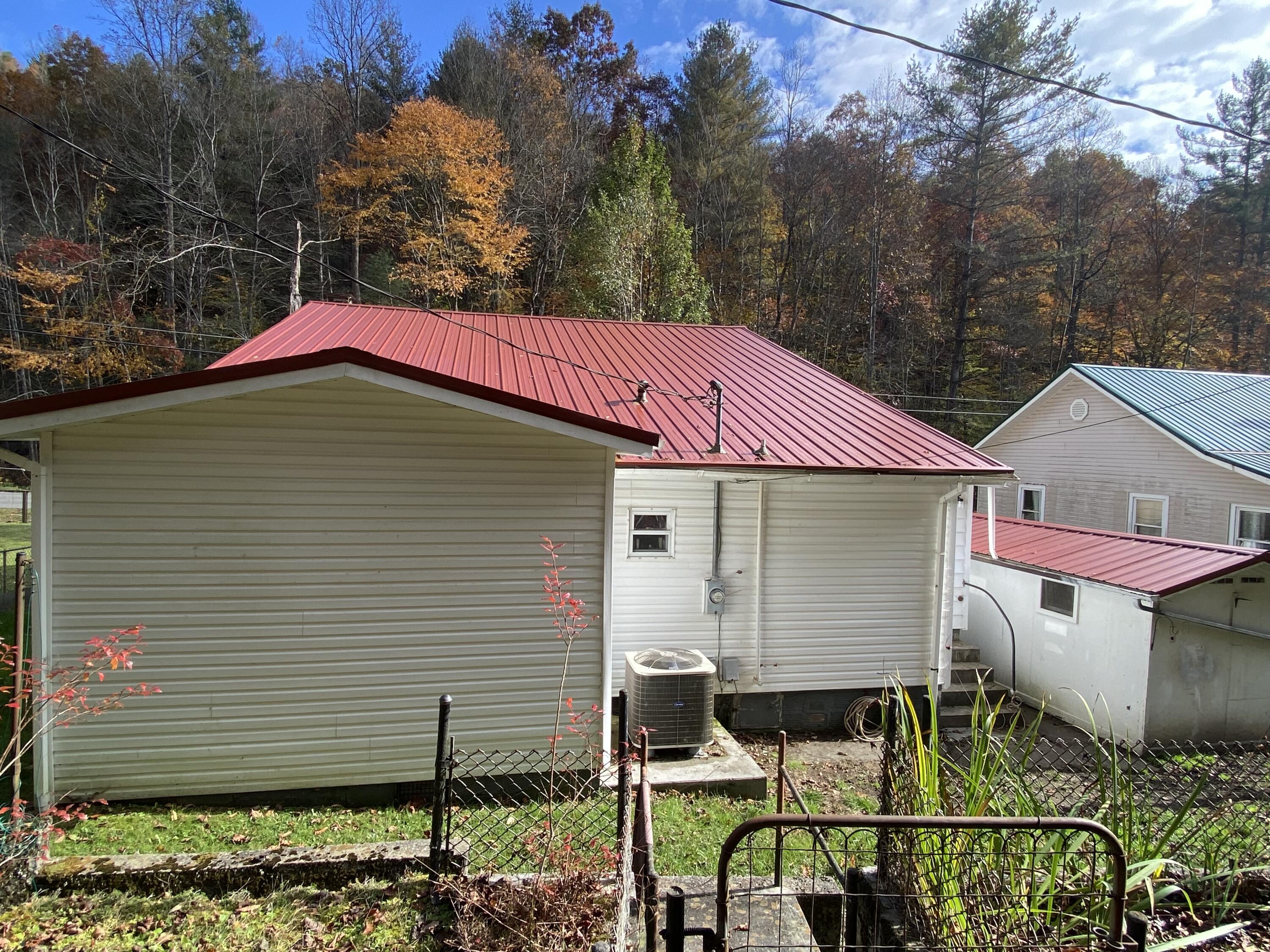 1828 Derby Road Appalachia, VA 24216 - Photo 4 of 25 IMG_2082