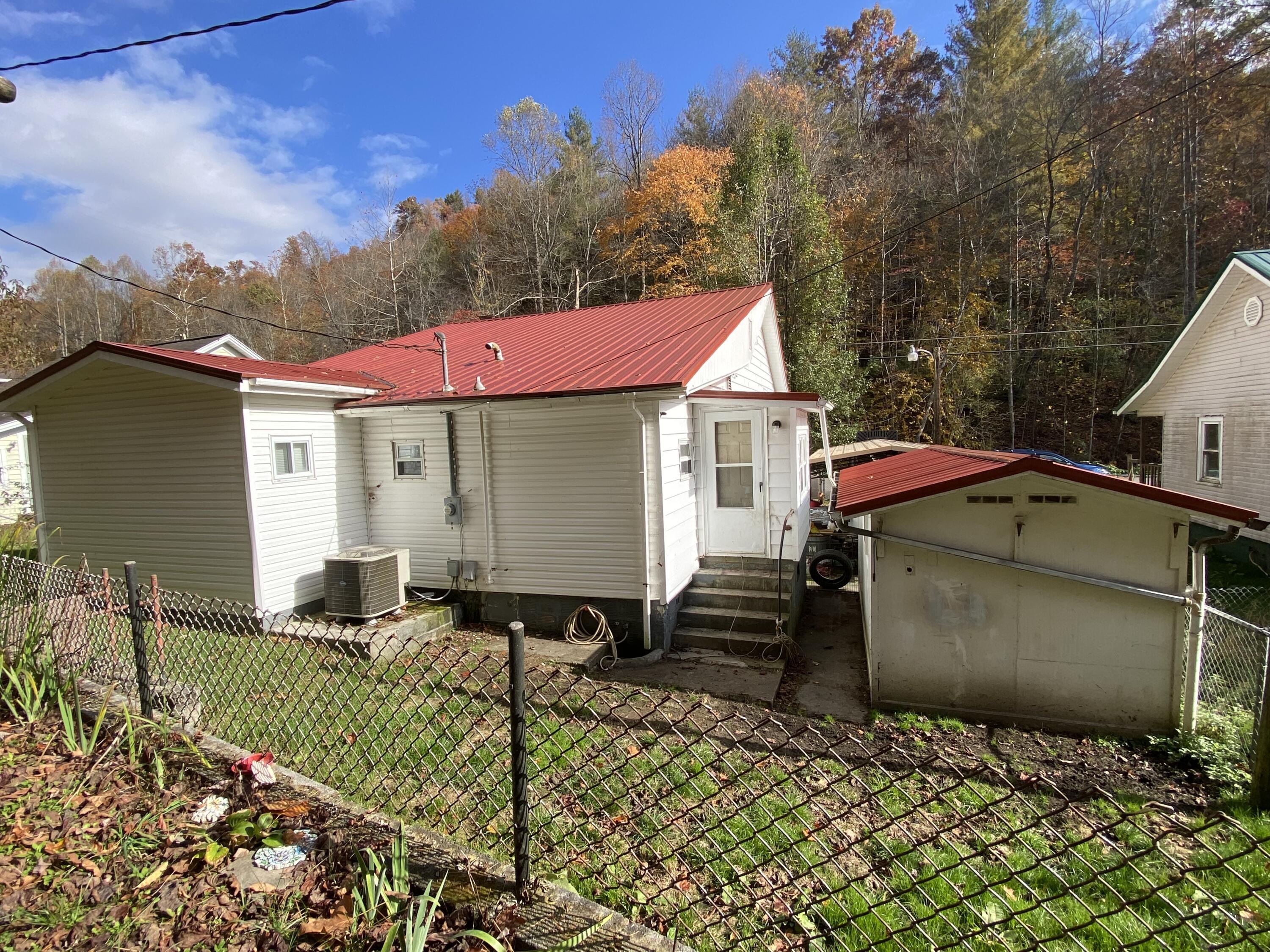 1828 Derby Road Appalachia, VA 24216 - Photo 5 of 25 IMG_2083