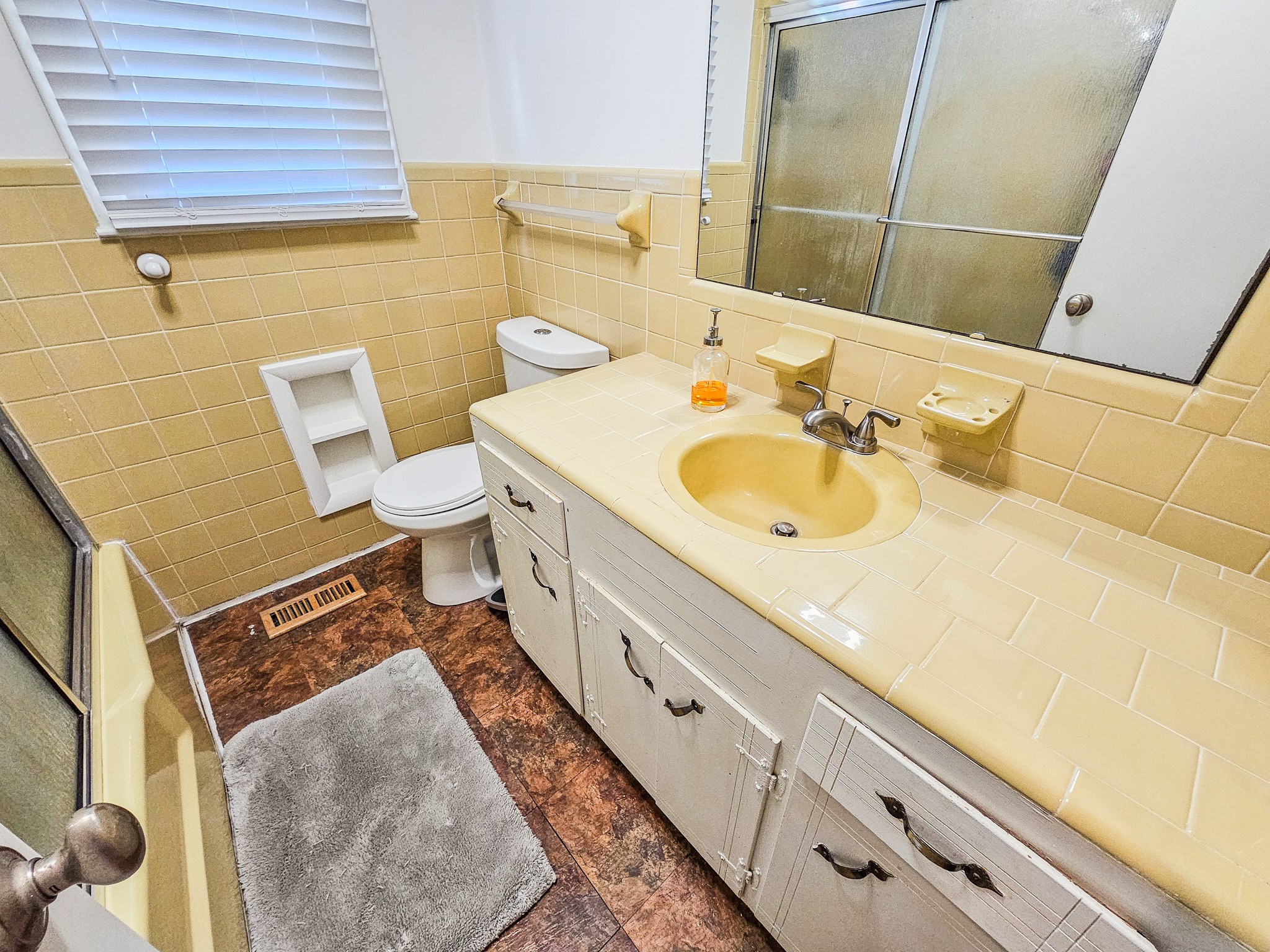 300 Longview Drive Pulaski, TN 38478 - Photo 16 of 35 a bathroom with a sink and a mirror