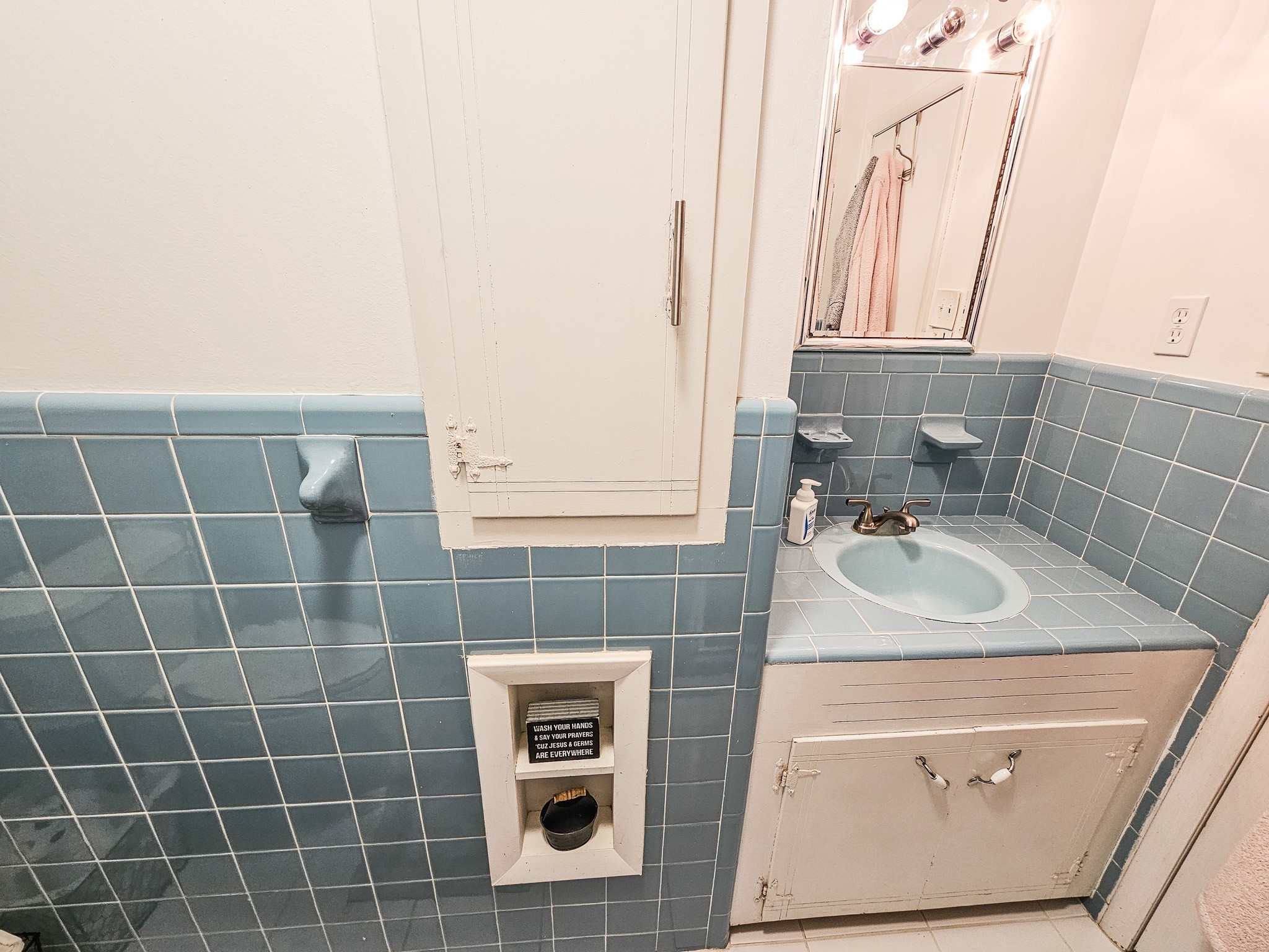 300 Longview Drive Pulaski, TN 38478 - Photo 21 of 35 a bathroom with a sink and a mirror