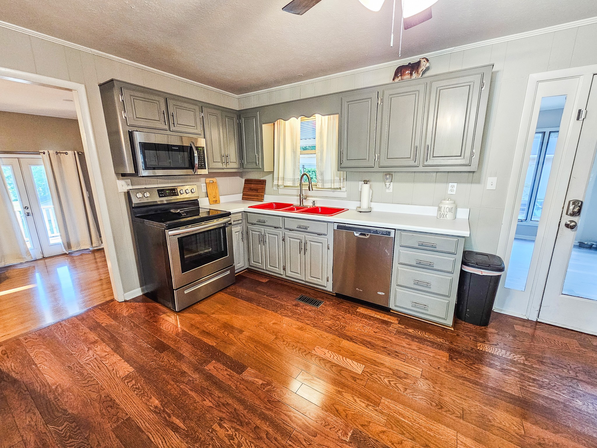 300 Longview Drive Pulaski, TN 38478 - Photo 10 of 35 a kitchen with stainless steel appliances granite countertop a sink stove and refrigerator