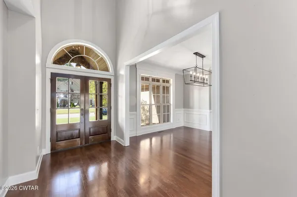 a view of livingroom with furniture wooden floor and windows
