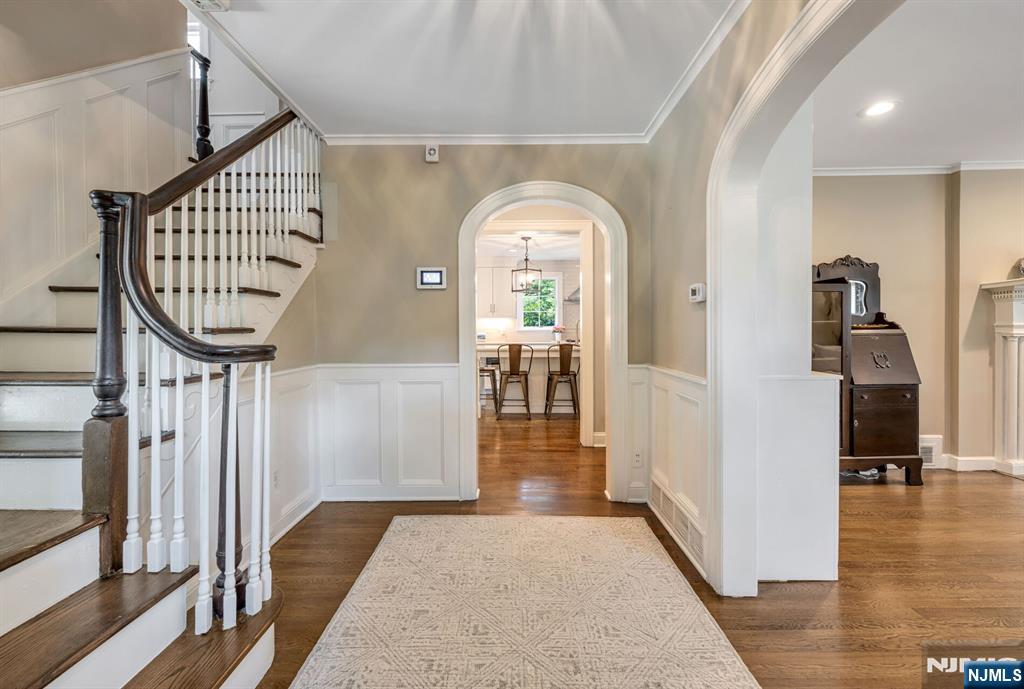 243 Hempstead Road Ridgewood, NJ 07450 - Photo 3 of 36