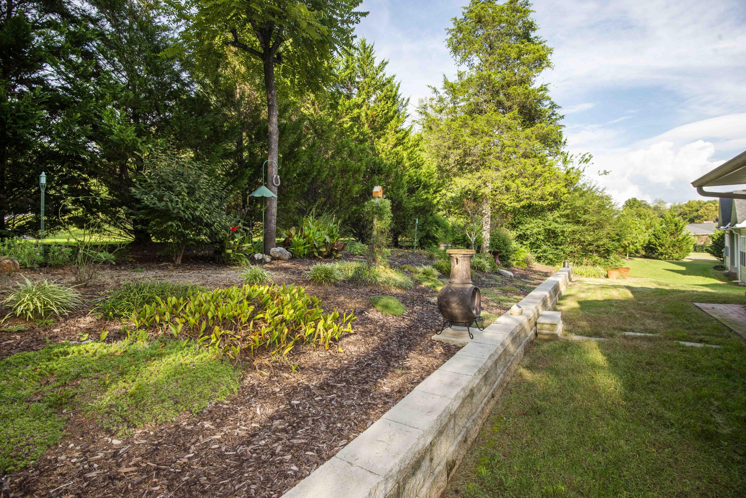 123 Cascade Lane Oak Ridge, TN 37830 - Photo 29 of 37 Yard 2_1
