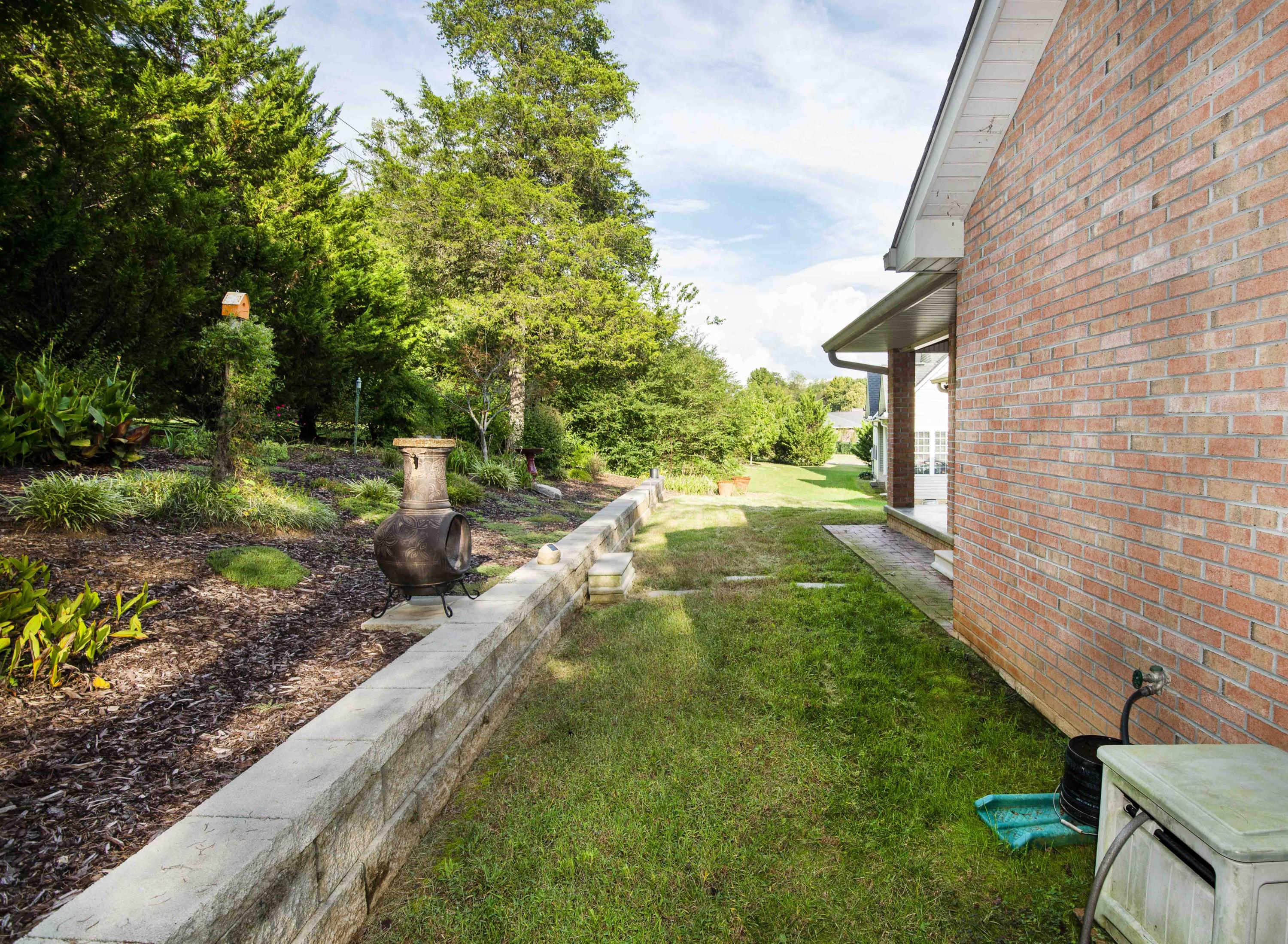 123 Cascade Lane Oak Ridge, TN 37830 - Photo 34 of 37 Yard 1_1