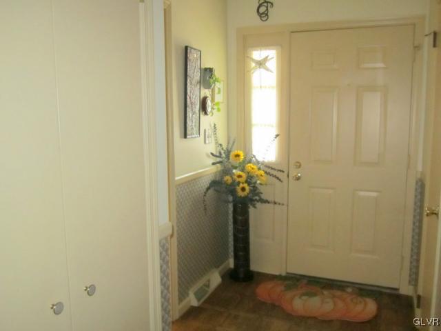 176 Springhouse Road Allentown, PA 18104 - Photo 4 of 23 Gallery Image 4