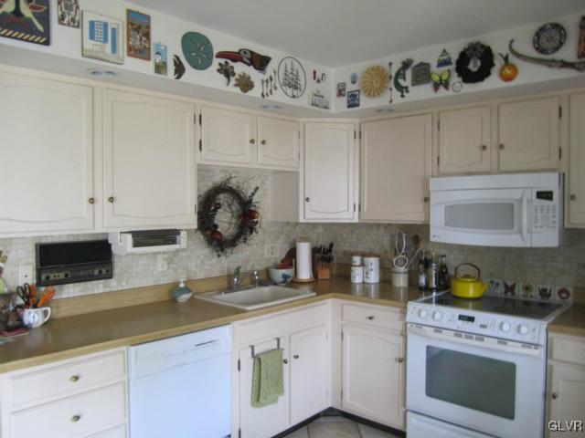 176 Springhouse Road Allentown, PA 18104 - Photo 5 of 23 Gallery Image 5