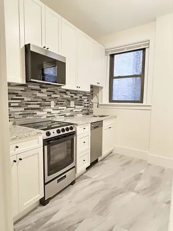 $2,700 | 1386 Beacon Street, Unit 6, Brookline, MA 02446