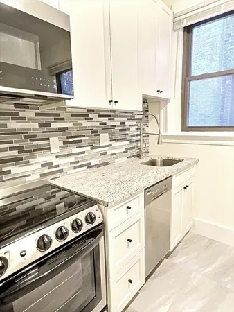 $2,700 | 1386 Beacon Street, Unit 6, Brookline, MA 02446