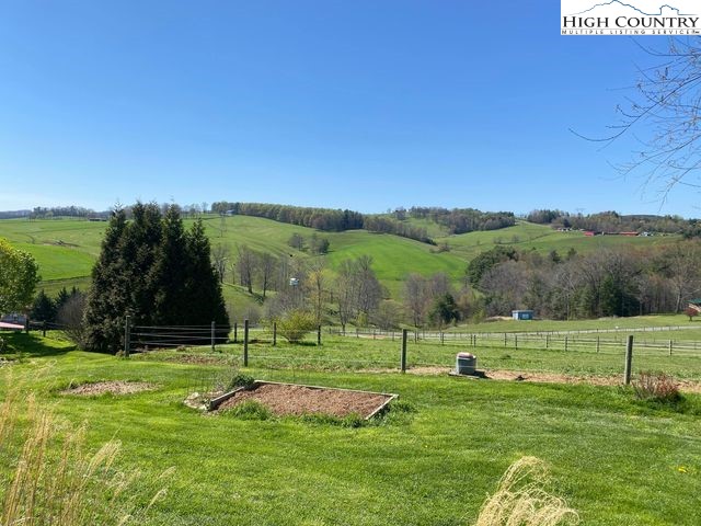 570 Edwards Road Ennice, NC 28623 - Photo 8 of 27