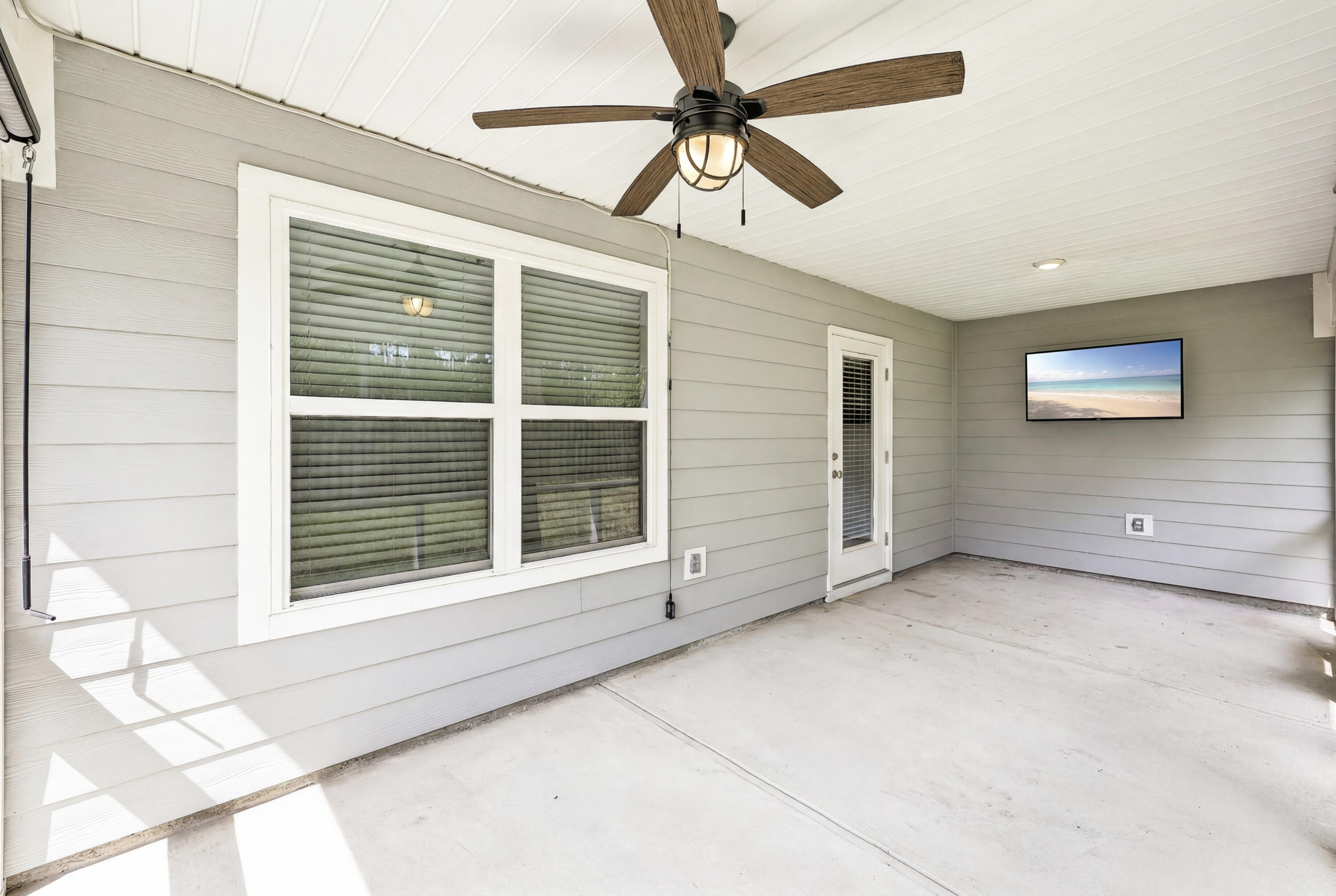 324 This Way Freeport, FL 32439 - Photo 40 of 69 Enclosed Porch