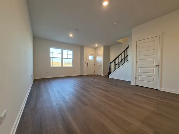 $2,600 | 2268 Barbera Drive, Unit 2268, Oswego, IL 60543