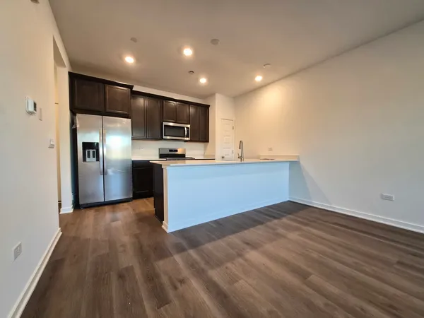$2,600 | 2268 Barbera Drive, Unit 2268, Oswego, IL 60543