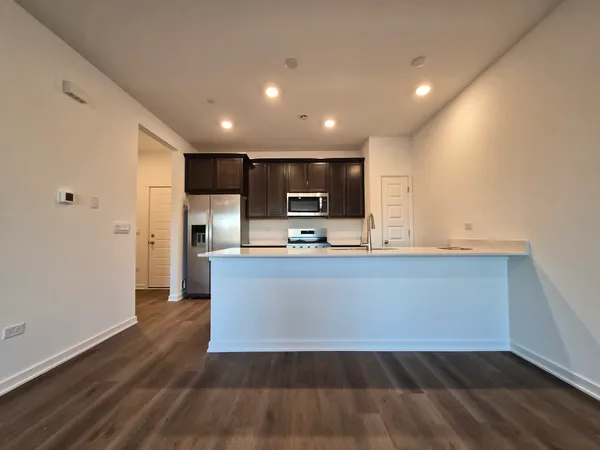 $2,600 | 2268 Barbera Drive, Unit 2268, Oswego, IL 60543