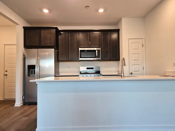 $2,600 | 2268 Barbera Drive, Unit 2268, Oswego, IL 60543