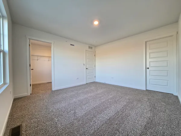 $2,600 | 2268 Barbera Drive, Unit 2268, Oswego, IL 60543