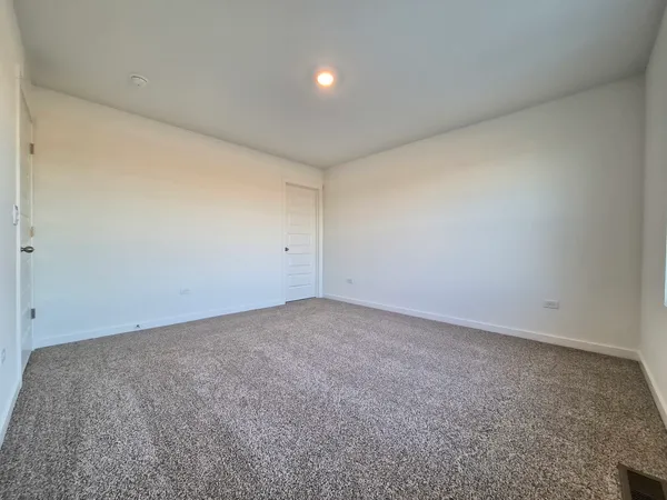$2,600 | 2268 Barbera Drive, Unit 2268, Oswego, IL 60543