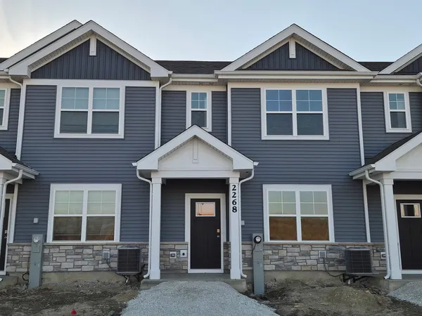 $2,600 | 2268 Barbera Drive, Unit 2268, Oswego, IL 60543