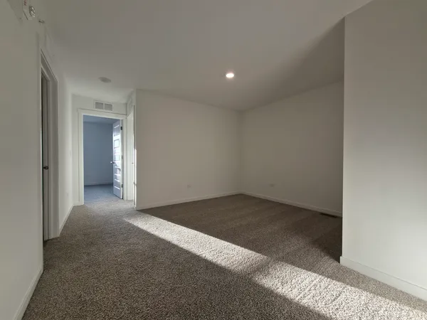 $2,600 | 2268 Barbera Drive, Unit 2268, Oswego, IL 60543