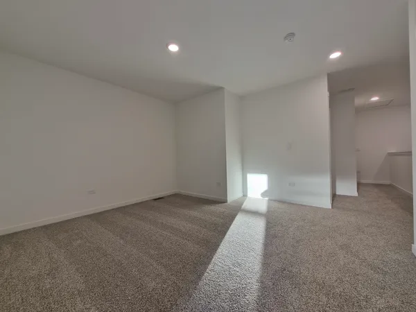 $2,600 | 2268 Barbera Drive, Unit 2268, Oswego, IL 60543