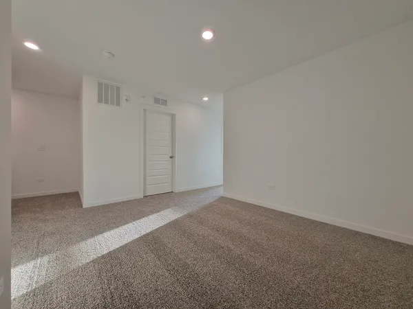 $2,600 | 2268 Barbera Drive, Unit 2268, Oswego, IL 60543