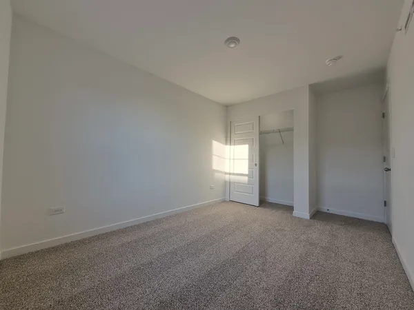 $2,600 | 2268 Barbera Drive, Unit 2268, Oswego, IL 60543