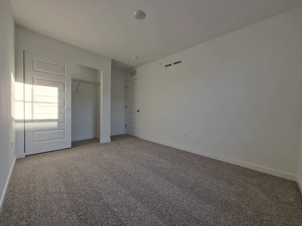 $2,600 | 2268 Barbera Drive, Unit 2268, Oswego, IL 60543