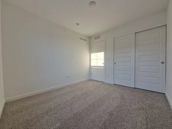 $2,600 | 2268 Barbera Drive, Unit 2268, Oswego, IL 60543