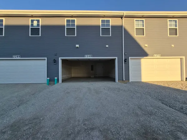 $2,600 | 2268 Barbera Drive, Unit 2268, Oswego, IL 60543