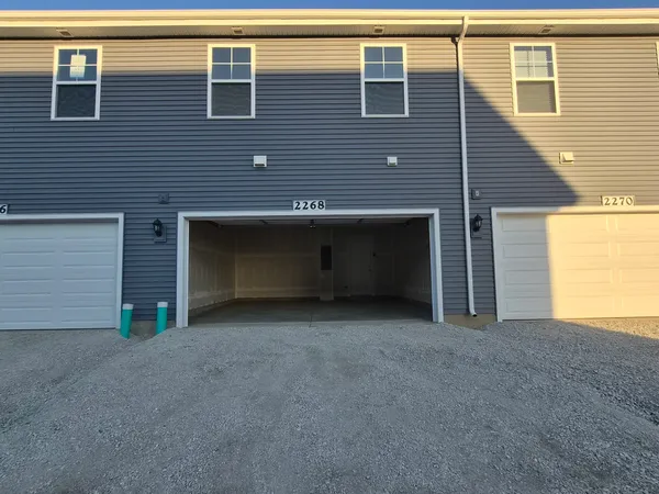 $2,600 | 2268 Barbera Drive, Unit 2268, Oswego, IL 60543