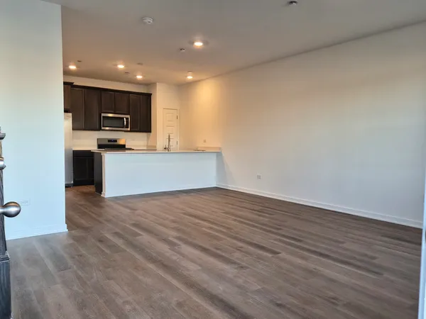 $2,600 | 2268 Barbera Drive, Unit 2268, Oswego, IL 60543