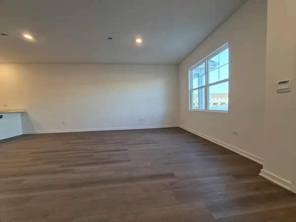 $2,600 | 2268 Barbera Drive, Unit 2268, Oswego, IL 60543