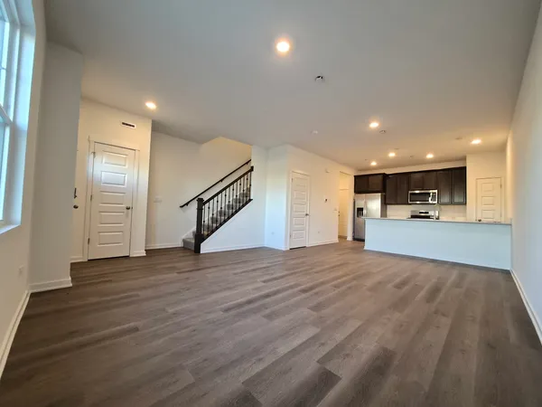 $2,600 | 2268 Barbera Drive, Unit 2268, Oswego, IL 60543