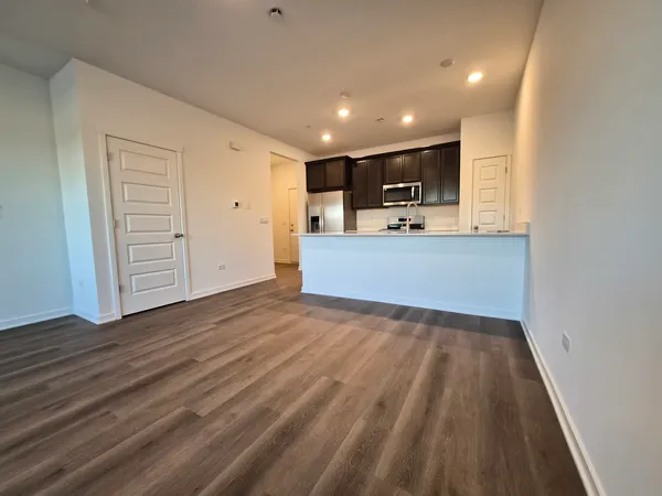 $2,600 | 2268 Barbera Drive, Unit 2268, Oswego, IL 60543