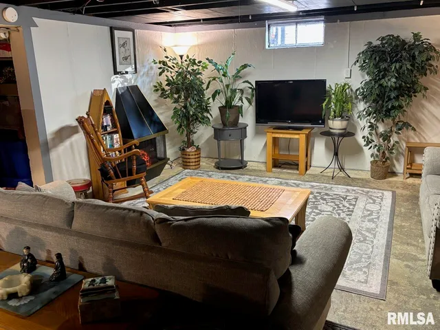 $174,900 | 2425 South State Street, Springfield, IL 62704