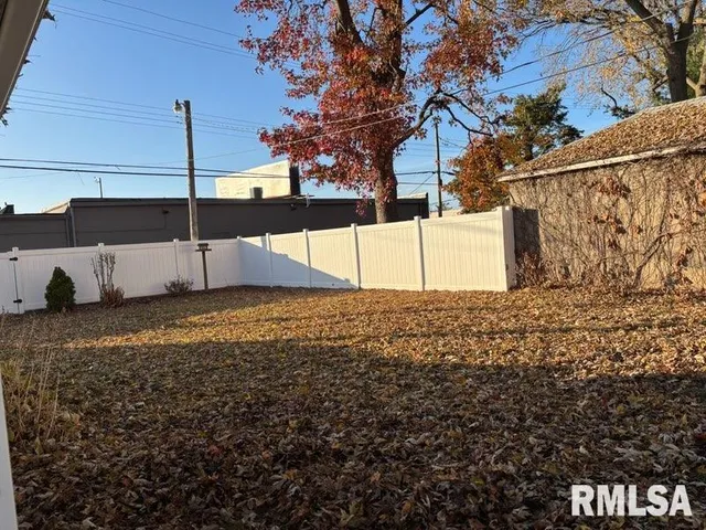 $174,900 | 2425 South State Street, Springfield, IL 62704