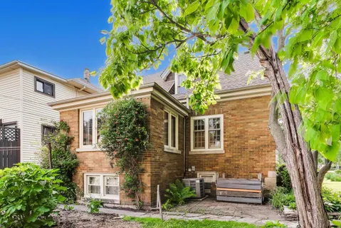 $500,000 | 1104 Clarence Avenue, Oak Park, IL 60304