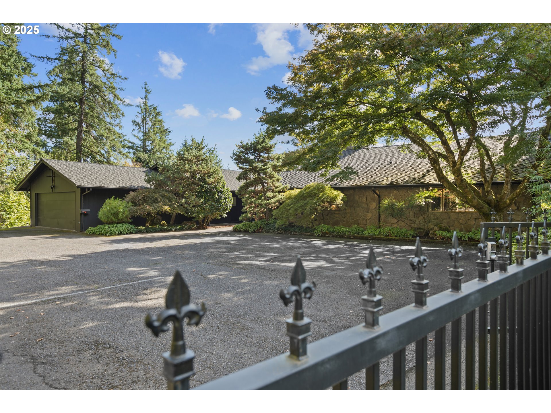 3450 Southwest 44th Avenue Portland, OR 97221 - Photo 2 of 47