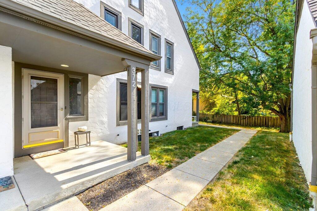 372 Edinburgh Road Dublin, OH 43017 - Photo 2 of 30 372 Edinburgh Road-3.jpg-SMALL