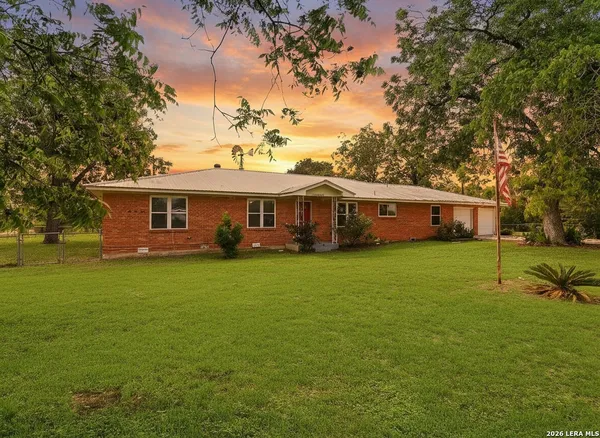 $364,999 | 106 County Road 6611, Devine, TX 78016
