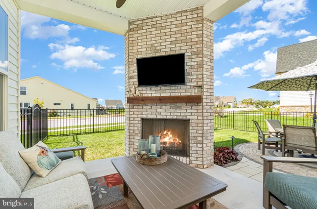 a view of a house and outdoor space