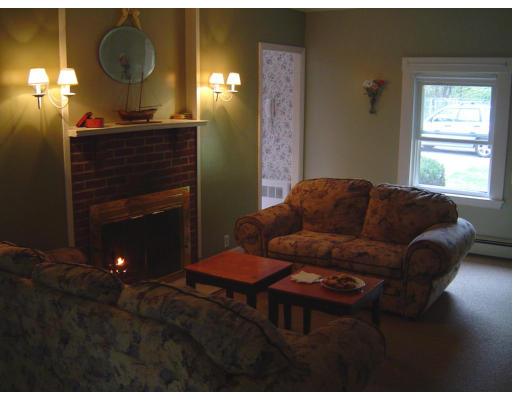 127 Echo Cove Road Hamilton, MA 01982 - Photo 3 of 12 Gallery Image 3