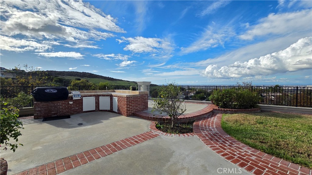 8 Miranda Irvine, CA 92603 - Photo 2 of 32 a view of a terrace with sitting area