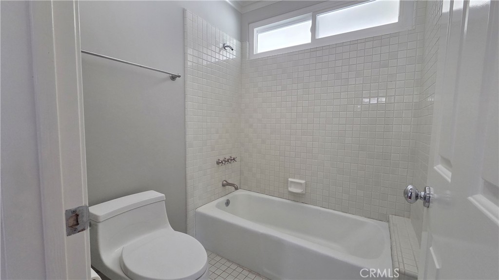 8 Miranda Irvine, CA 92603 - Photo 26 of 32 a bathroom with a toilet and bathtub